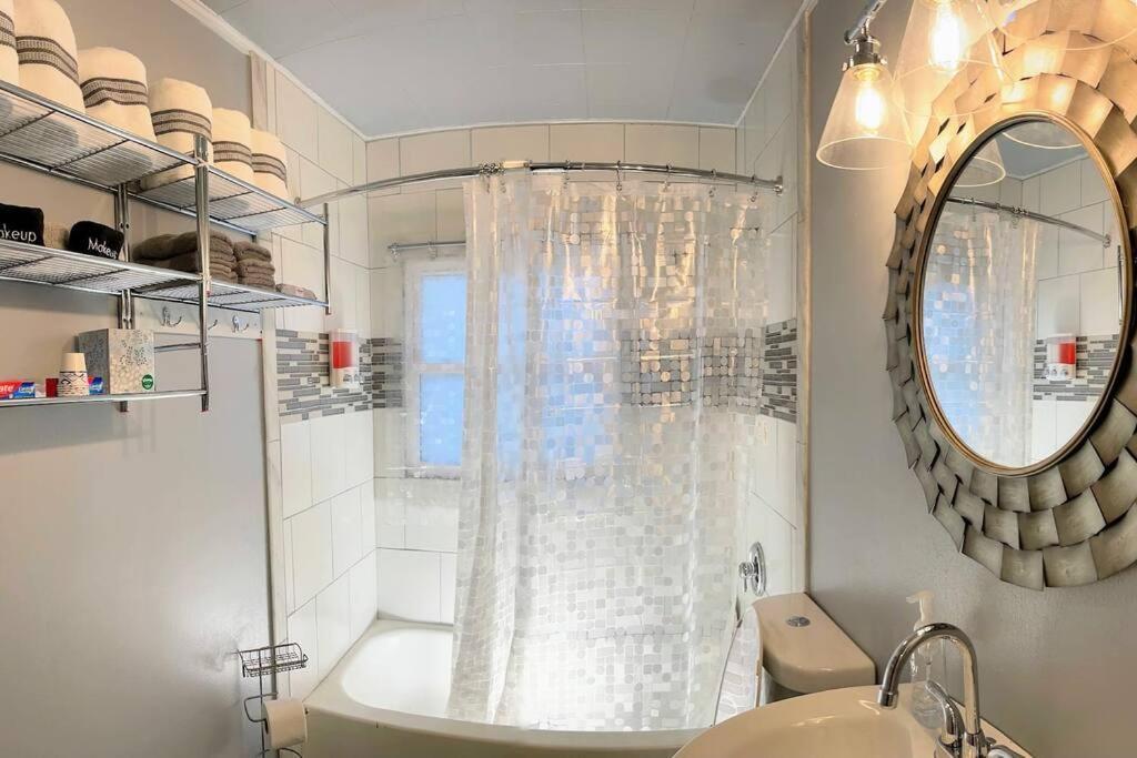 Апартаменти *King Bed/3Bds House Near Naval Base & 6Flags* Вокіган Екстер'єр фото